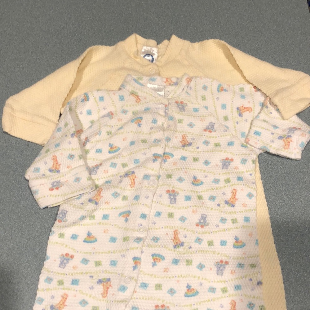**5 for $16 Deal**Gerber Onesie Bundle (lot of 2)